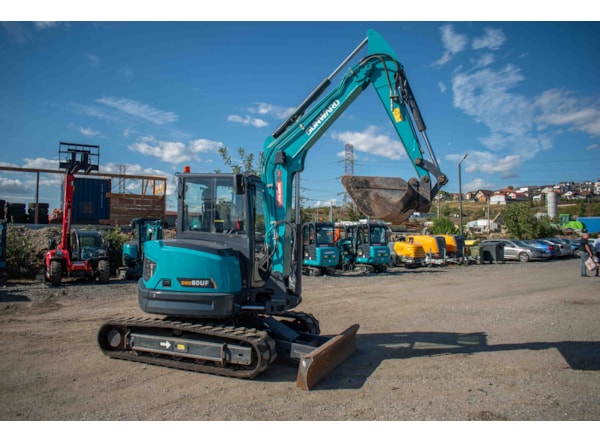 Midiexcavator SUNWARD 60 uf DISPONIBIL PENTRU INCHIRIERE de vanzare